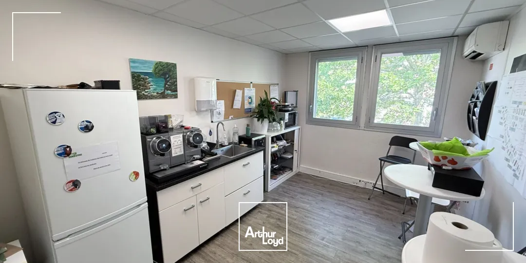 Bureaux - Location - VITROLLES - 13127 - 696.9-696.9 - 7857961