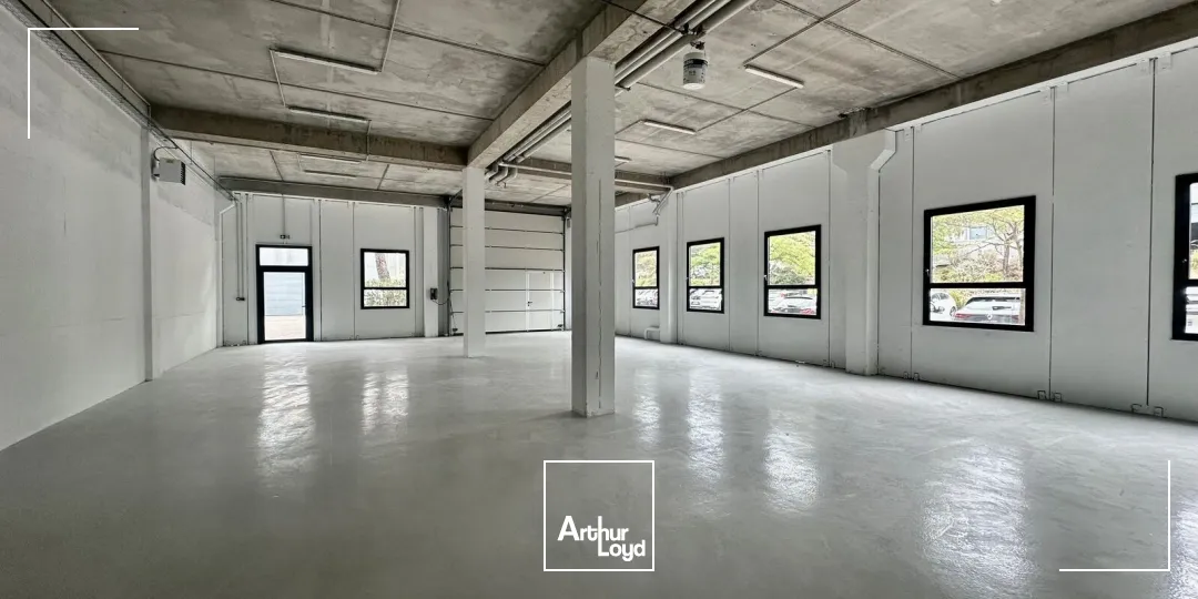 Locaux d'activité & Entrepôts - Location - VITROLLES - 13127 - 240-240 - 7857963