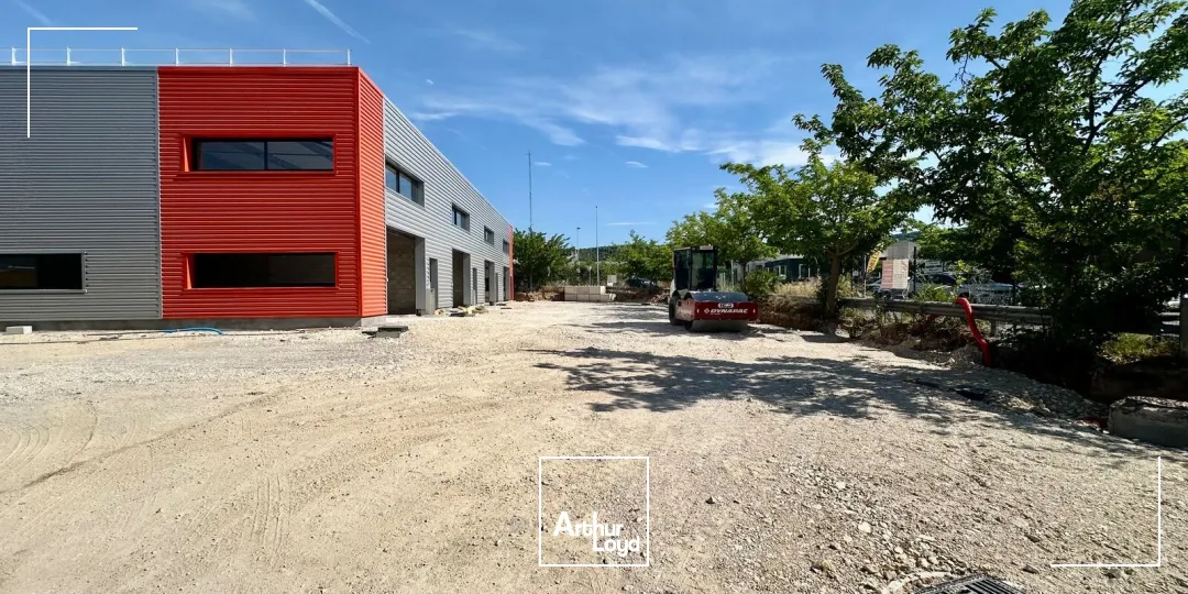 Locaux d'activité & Entrepôts - Location - EGUILLES - 13510 - 115-615 - 7869718
