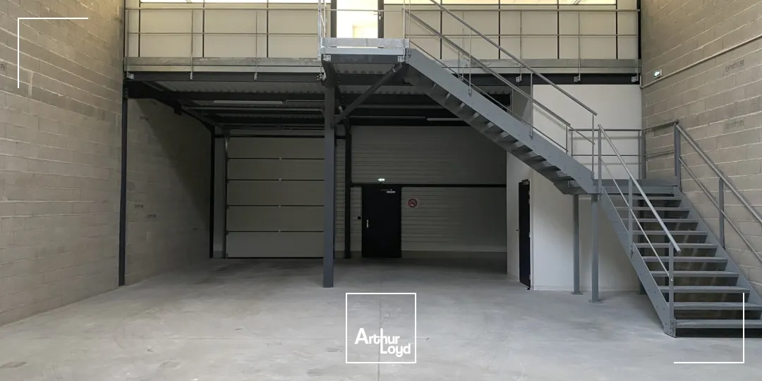 Locaux d'activité & Entrepôts - Location - MEYREUIL - 13590 - 242-242 - 7869840