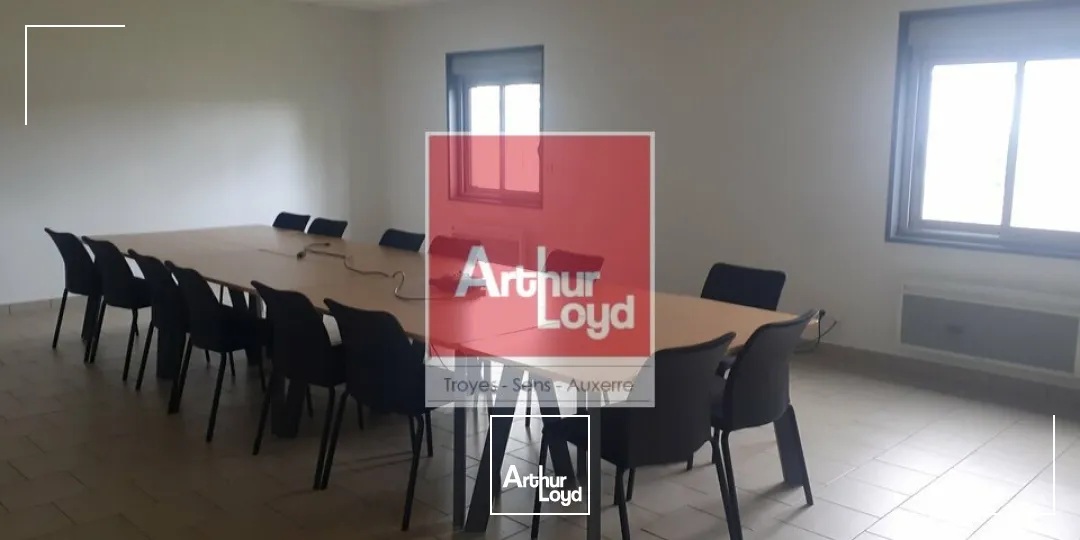Locaux d'activité & Entrepôts - Location - LA CHAPELLE-SAINT-LUC - 10600 - 997-997 - 7878508