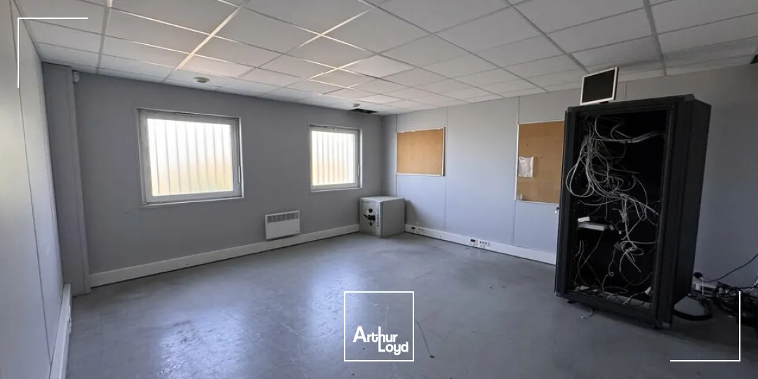 Locaux commerciaux - Location - CHAMPNIERS - 16430 - 2024-2024 - 7879351