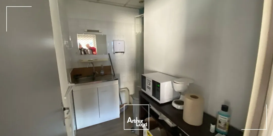 Bureaux - Location - SALON DE PROVENCE - 13300 - 74.82-221.37 - 7889342