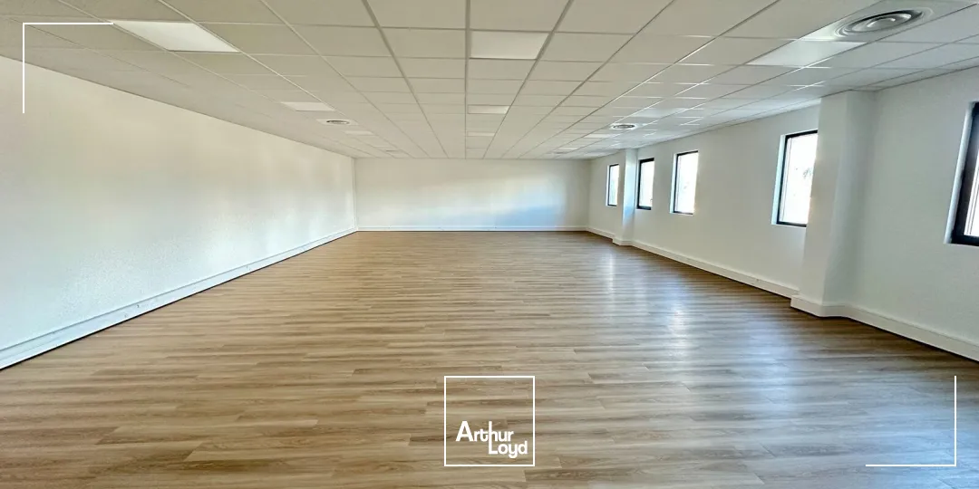 Bureaux - Location - PERTUIS - 84120 - 139.5-812.4 - 7889550