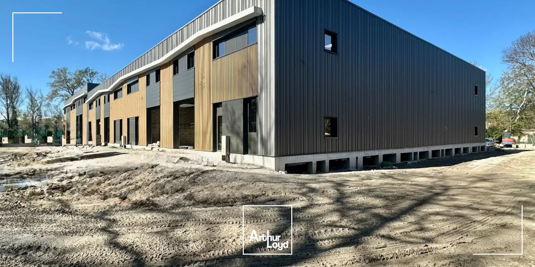 Locaux d'activité & Entrepôts - Location - BOUC BEL AIR - 13320 - 262.12-1052.48 - 7890022