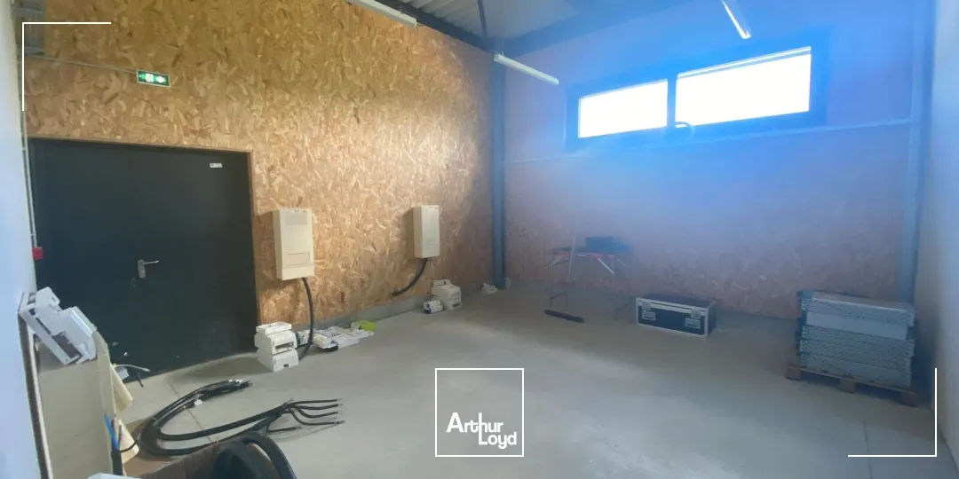 Locaux d'activité & Entrepôts - Location - SALON DE PROVENCE - 13300 - 766-766 - 7890044
