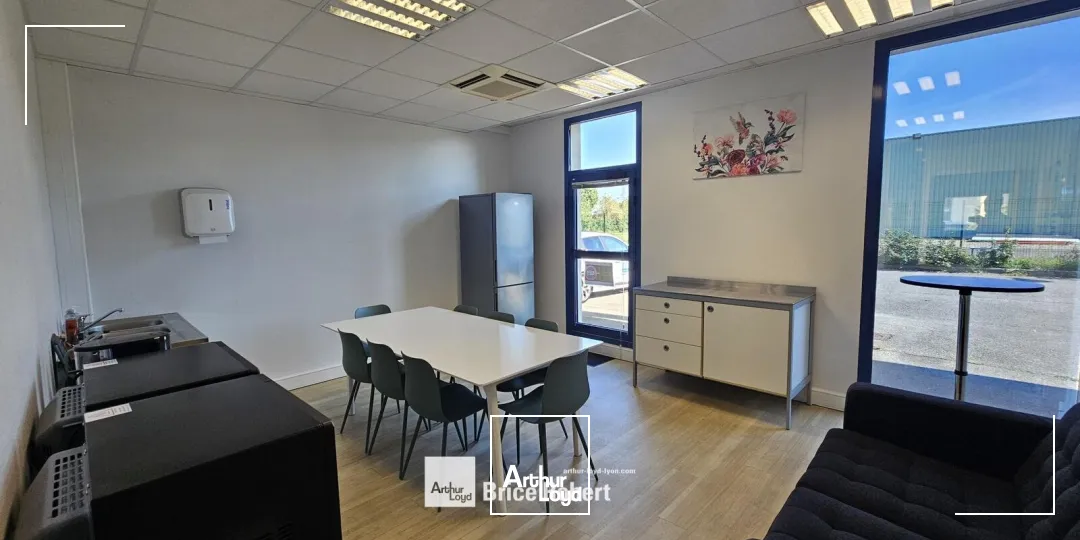 Bureaux - Location - BRON - 69500 - 334.4-334.4 - 7895524