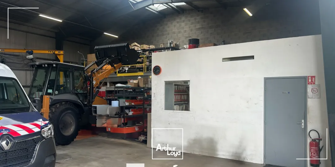 Locaux d'activité & Entrepôts - Location - SAINT BONNET DE MURE - 69720 - 518-518 - 7895924