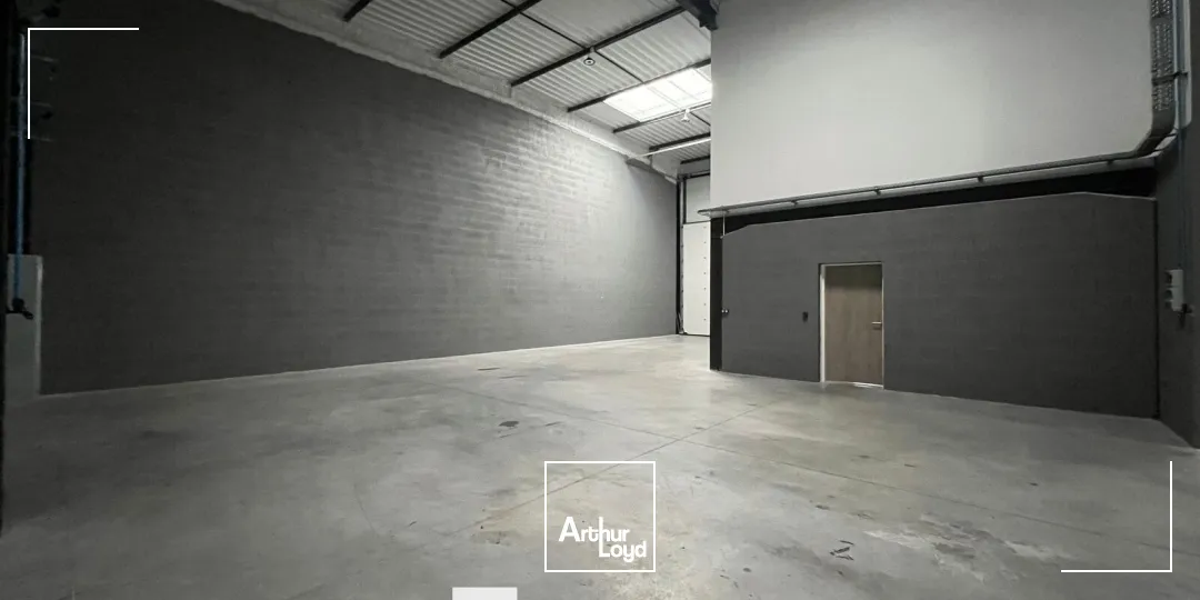 Locaux d'activité & Entrepôts - Location - CHASSIEU - 69680 - 243-866 - 7896007