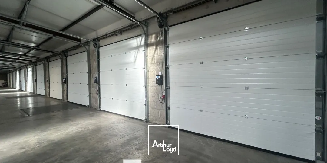 Locaux d'activité & Entrepôts - Location - CORBAS - 69960 - 4586-4586 - 7896071