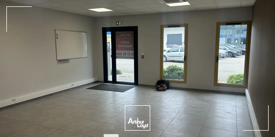 Locaux d'activité & Entrepôts - Location - SAINT BONNET DE MURE - 69720 - 218-967 - 7897691