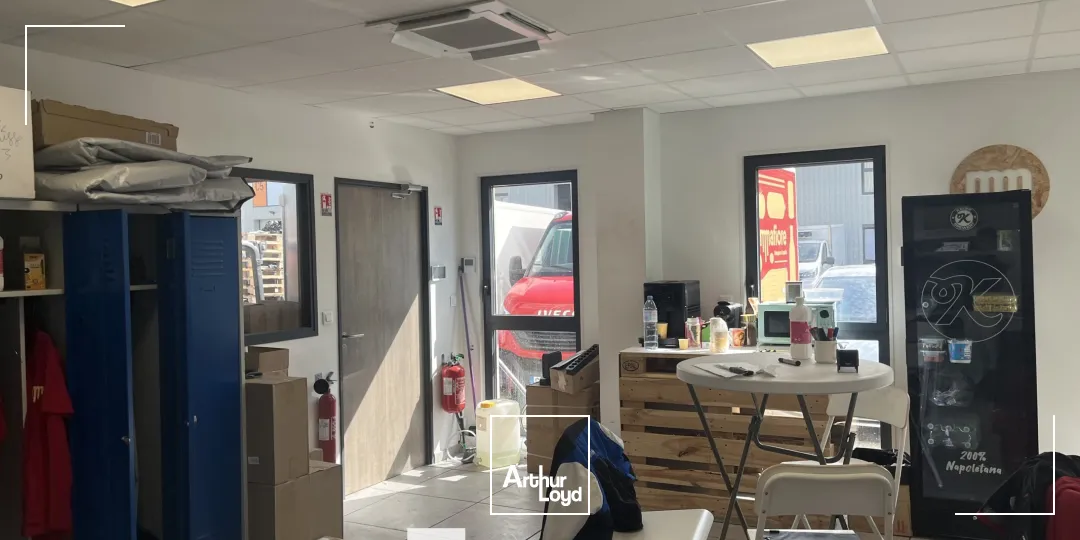 Locaux d'activité & Entrepôts - Location - DECINES CHARPIEU - 69150 - 161-486 - 7897719