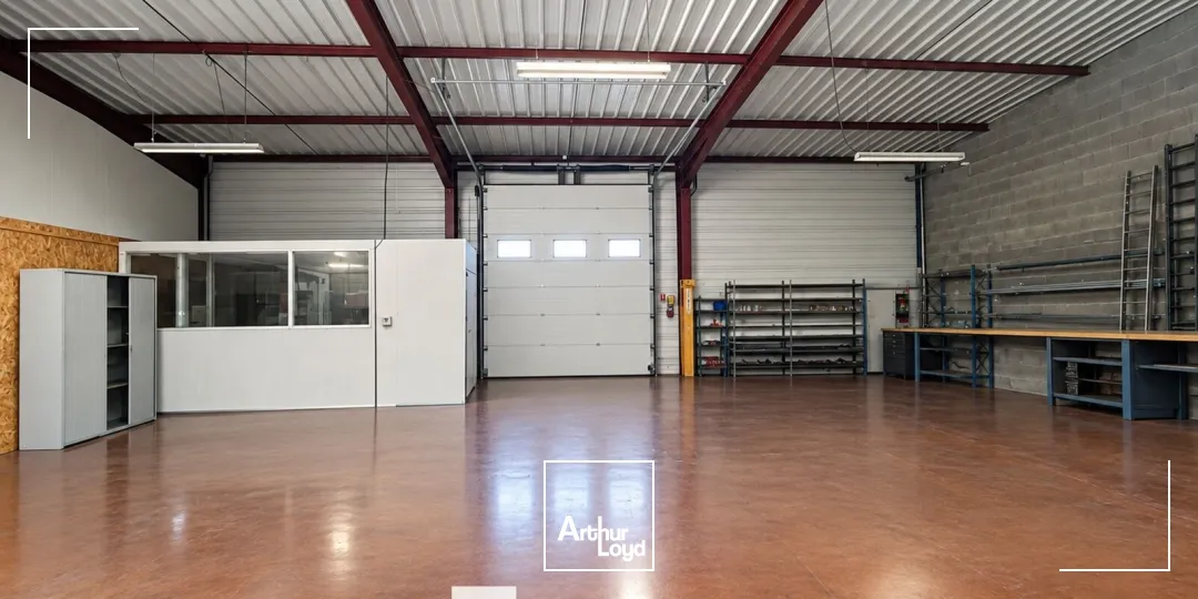 Locaux d'activité & Entrepôts - Vente - SAINT PRIEST - 69800 - 570-570 - 7898643