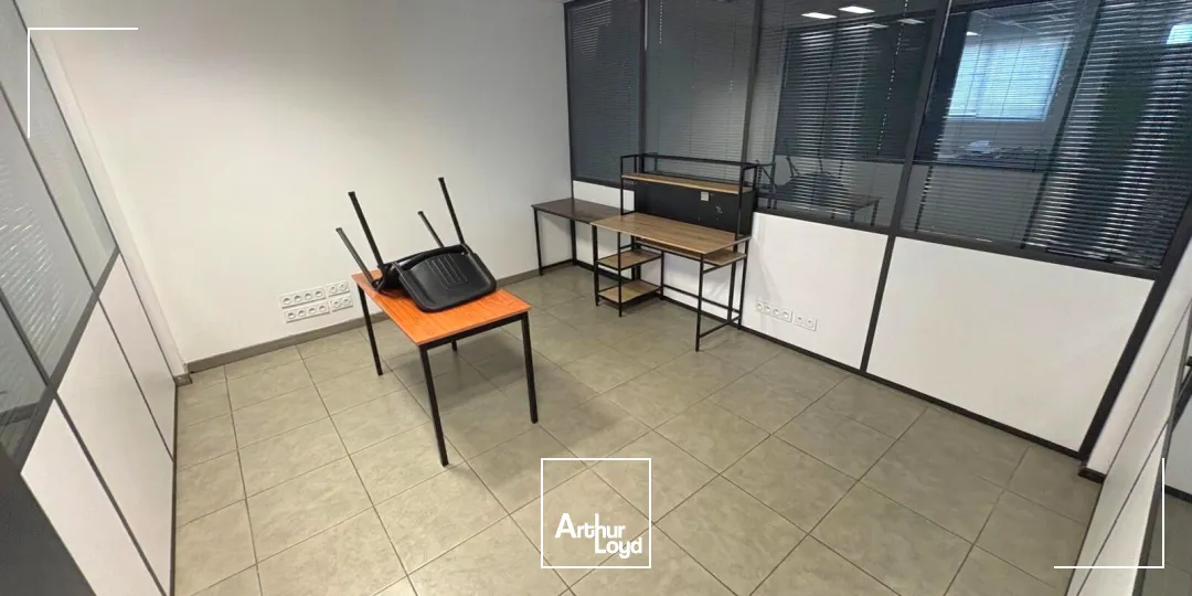 Locaux d'activité & Entrepôts - Location - MARSEILLE - 13015 - 1100-1100 - 7898852