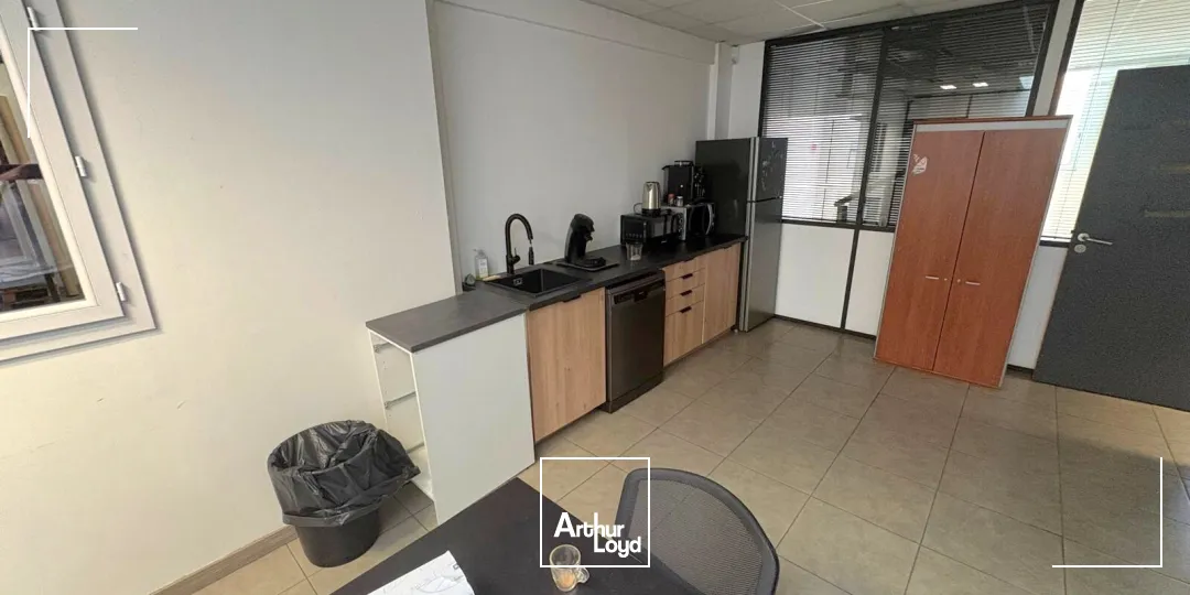 Locaux d'activité & Entrepôts - Location - MARSEILLE - 13015 - 1100-1100 - 7898853