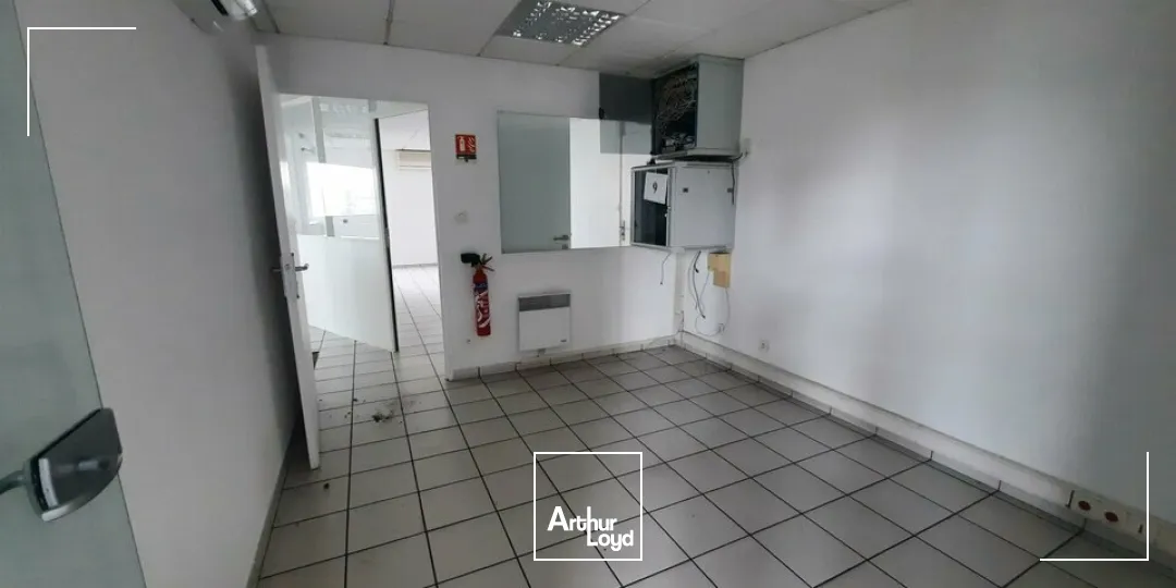 Locaux d'activité & Entrepôts - Vente - PONT-DU-CHÂTEAU - 63430 - 2500-2500 - 7901001