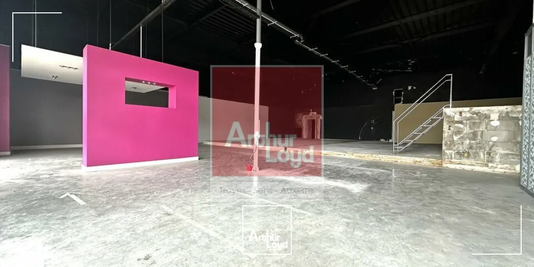 Locaux commerciaux - Vente - VILLECHETIF - 10410 - 1100-1100 - 7901234