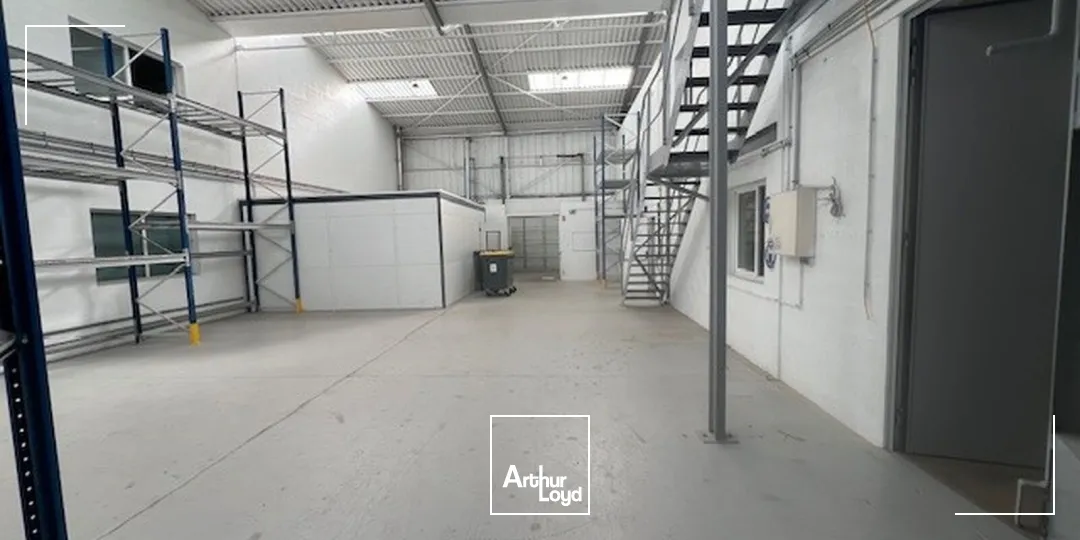 Locaux d'activité & Entrepôts - Vente - BUC - 78530 - 1470-1470 - 7905511