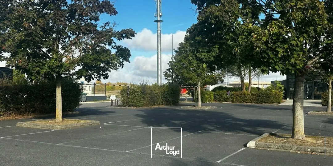 Locaux commerciaux - Vente - SAINT-DOULCHARD - 18230 - 600-600 - 7907338