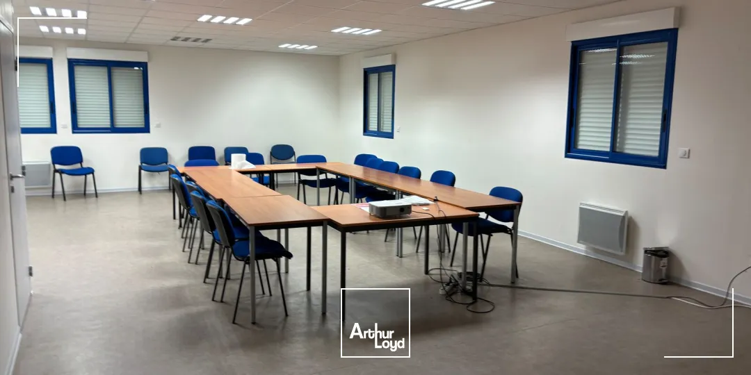 Locaux d'activité & Entrepôts - Location - VERNEUIL EN HALATTE - 60550 - 220-812 - 7909321