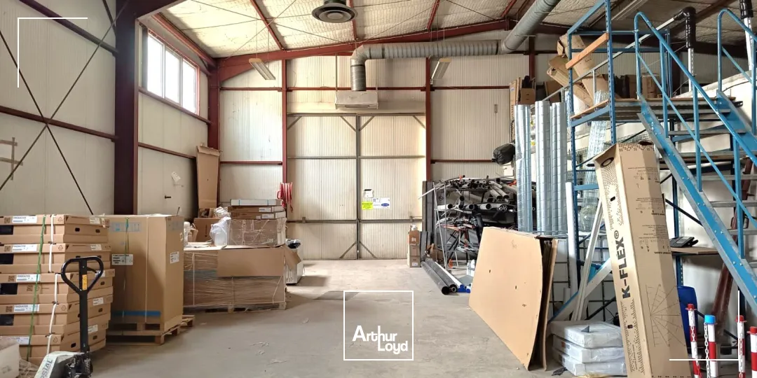 Locaux commerciaux - Location - LE BEAUSSET - 83330 - 471.8-471.8 - 7911314