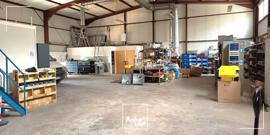 Locaux commerciaux - Location - LE BEAUSSET - 83330 - 471.8-471.8 - 7911312