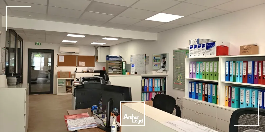 Locaux commerciaux - Location - LE BEAUSSET - 83330 - 471.8-471.8 - 7911316