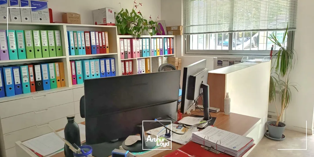 Locaux commerciaux - Location - LE BEAUSSET - 83330 - 471.8-471.8 - 7911319