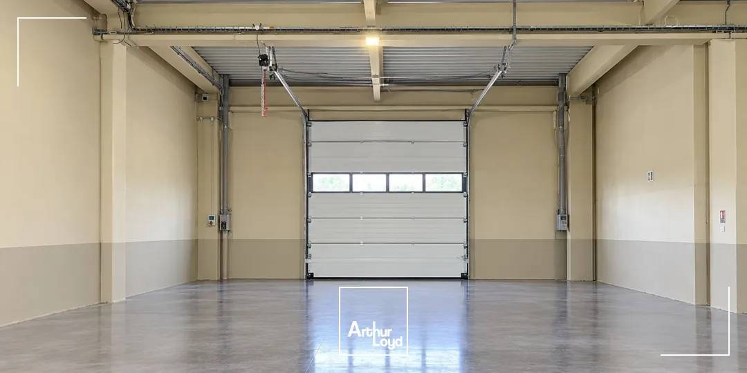 Locaux d'activité & Entrepôts - Location - SAINT ESTEVE JANSON - 13610 - 775-1550 - 7912679