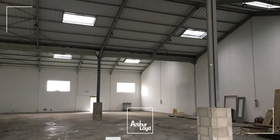 Locaux d'activité & Entrepôts - Location - SAINT BONNET DE MURE - 69720 - 1011.8-1011.8 - 7913332