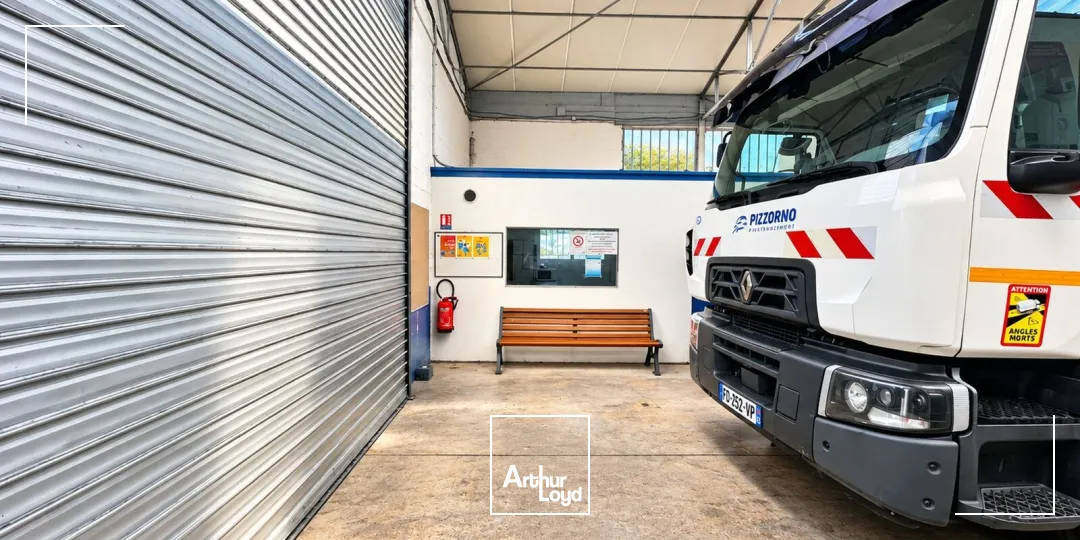 Locaux d'activité & Entrepôts - Location - VENELLES - 13770 - 330-330 - 7914695