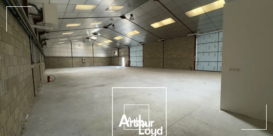 Locaux d'activité & Entrepôts - Location - SAINT-PANTALÉON-DE-LARCHE - 19600 - 610-610 - 7915635