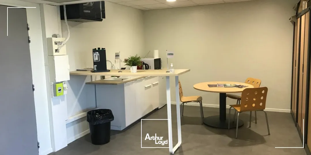 Bureaux - Location - LA CHAPELLE EN SERVAL - 60520 - 94.43-94.43 - 7917378