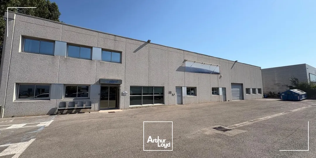 Locaux commerciaux - Location - MARSEILLE - 13011 - 920-920 - 7917938