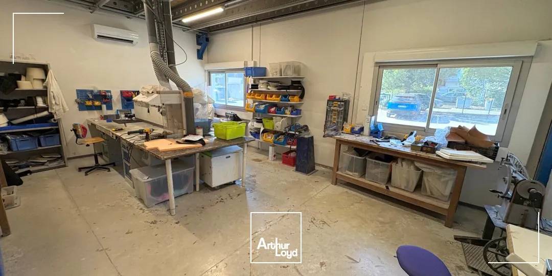 Locaux commerciaux - Location - MARSEILLE - 13011 - 920-920 - 7917941
