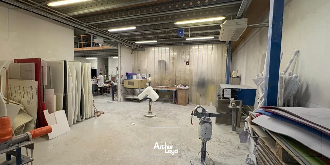Locaux commerciaux - Location - MARSEILLE - 13011 - 920-920 - 7917940