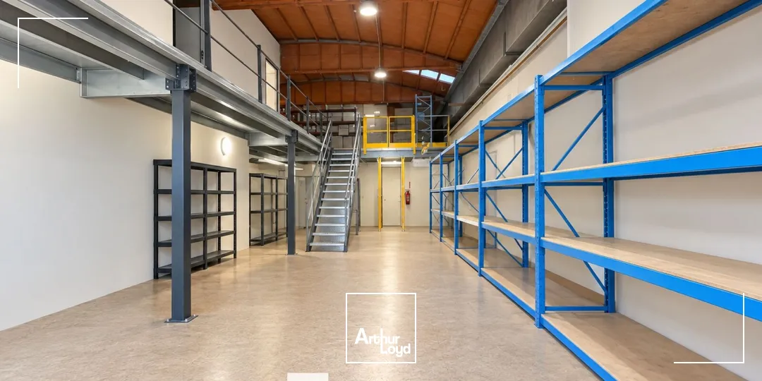Locaux d'activité & Entrepôts - Vente - SAINT PRIEST - 69800 - 160-410 - 7918129