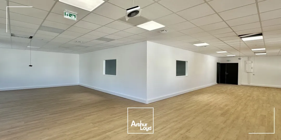 Locaux d'activité & Entrepôts - Location - VITROLLES - 13127 - 451-1717 - 7918618