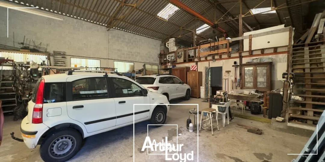 Locaux d'activité & Entrepôts - Vente - SAINT-PANTALÉON-DE-LARCHE - 19600 - 250-250 - 7920966