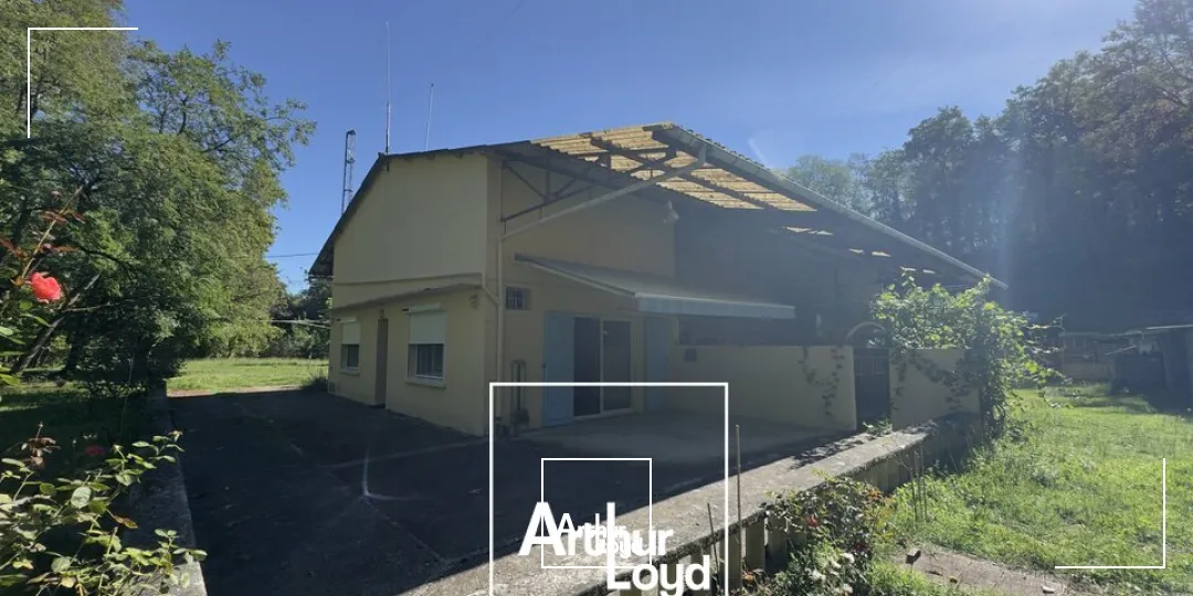 Locaux d'activité & Entrepôts - Vente - SAINT-PANTALÉON-DE-LARCHE - 19600 - 250-250 - 7920970