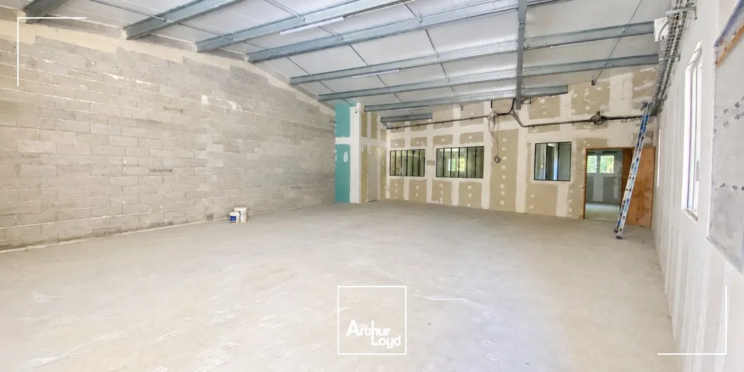 Locaux d'activité & Entrepôts - Location - SALON DE PROVENCE - 13300 - 200-200 - 7927307