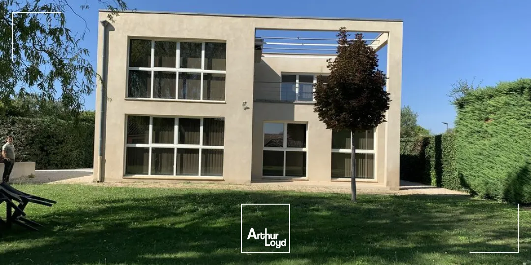 Bureaux - Vente - ENTRAIGUES-SUR-LA-SORGUE - 84320 - 240-240 - 7952840