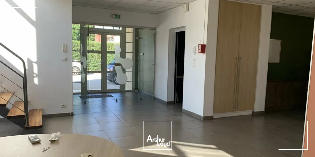 Bureaux - Vente - ENTRAIGUES-SUR-LA-SORGUE - 84320 - 240-240 - 7952849