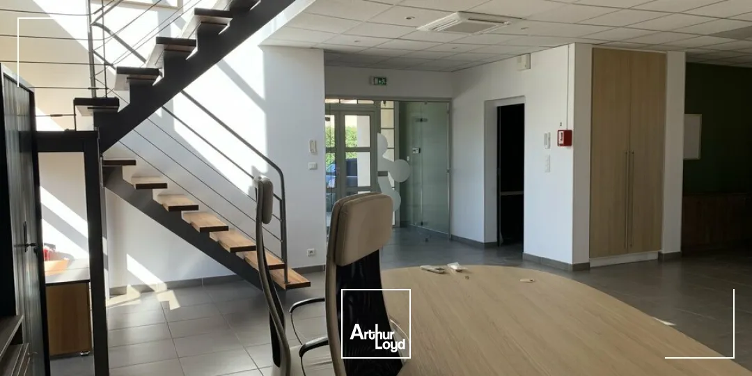 Bureaux - Vente - ENTRAIGUES-SUR-LA-SORGUE - 84320 - 240-240 - 7952851