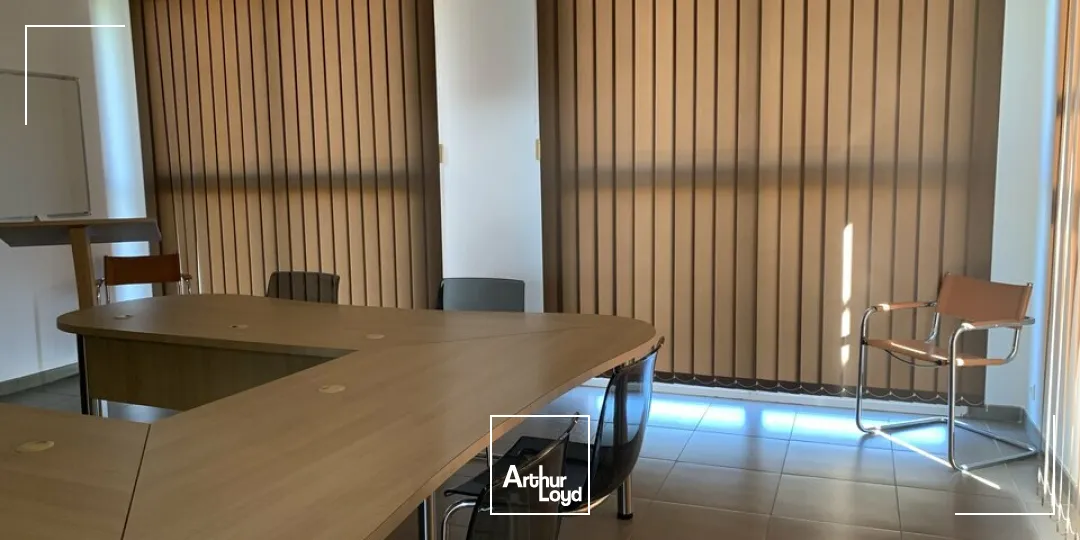 Bureaux - Location - ENTRAIGUES-SUR-LA-SORGUE - 84320 - 240-240 - 7953884