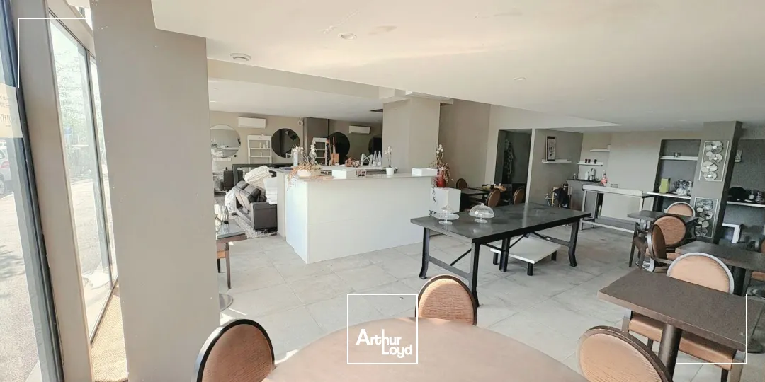 Locaux commerciaux - Location - MARSEILLE - 13008 - 77-449 - 7956590
