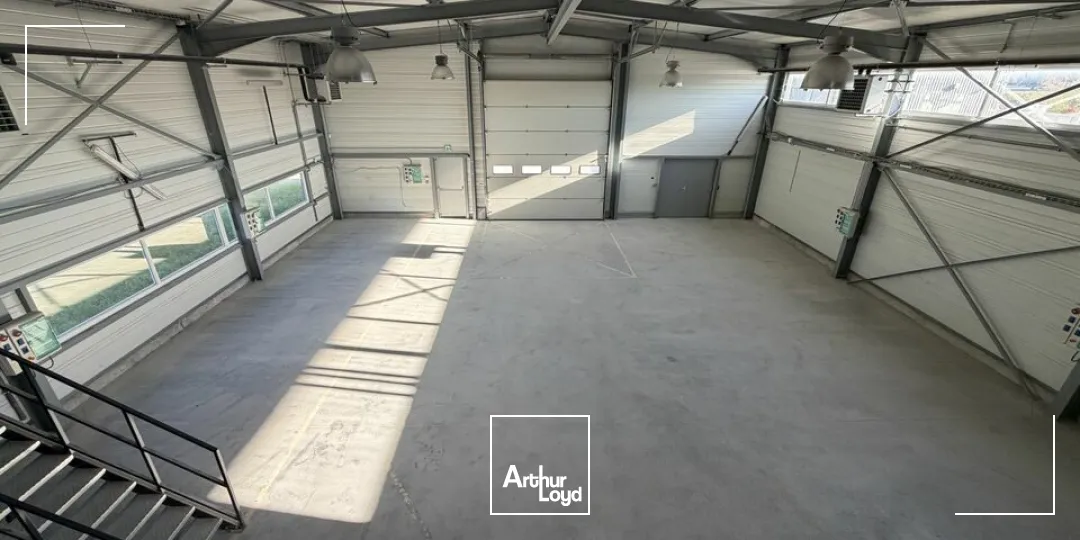 Locaux d'activité & Entrepôts - Location - LE POUZIN - 07250 - 550-550 - 7958166