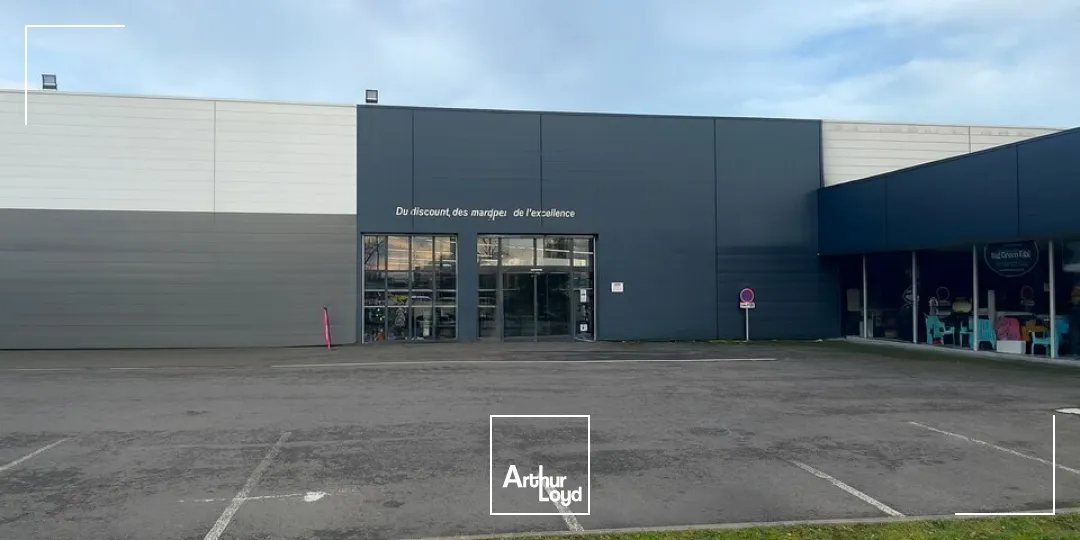 Locaux commerciaux - Location - FONTENAY-LE-COMTE - 85200 - 923-923 - 7979375