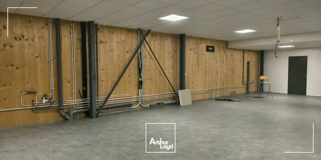 Locaux d'activité & Entrepôts - Location - SAINTE HELENE DU LAC - 73800 - 180-1413 - 8025547