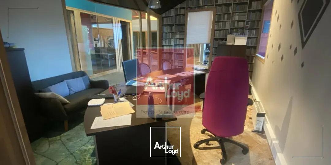 Locaux d'activité & Entrepôts - Vente - LA CHAPELLE-SAINT-LUC - 10600 - 400-950 - 8077208
